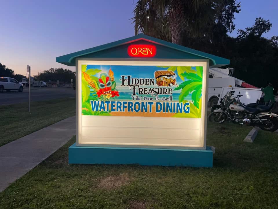 Hidden Treasure Tiki Bar and Grill monument sign